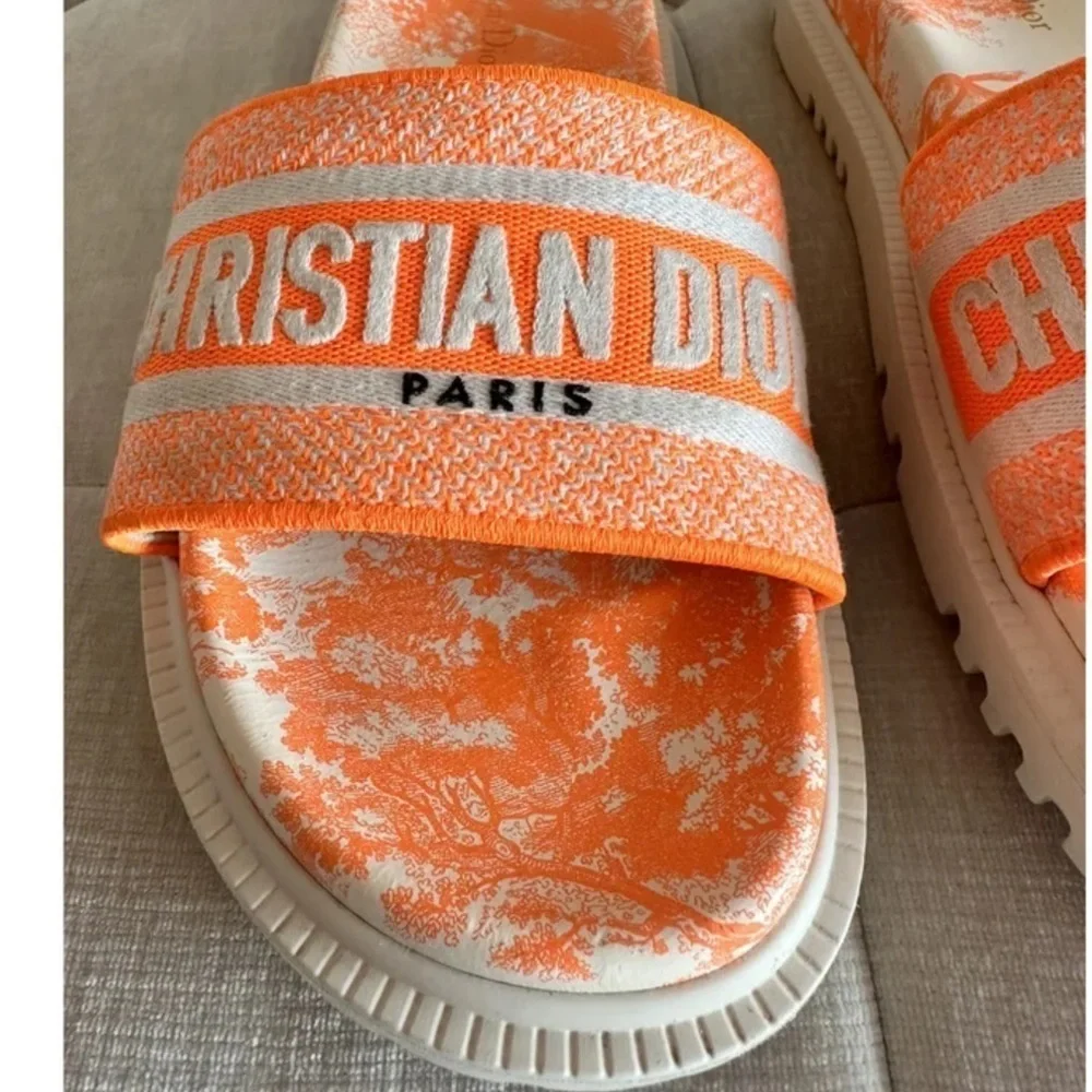 Dway slide in orange